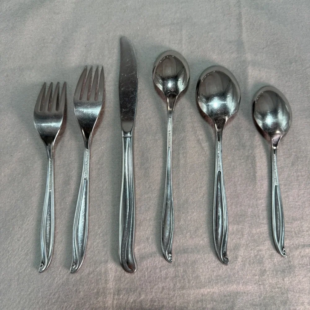 International Silver 42 Piece Tradewinds Jamaica Stainless Swirl Flatware Set